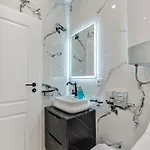 59 Bleu H Center With Freeparking, Ac, And An Extra Large Comfy Bed Appartement *