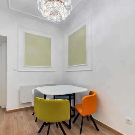 59 Bleu H Center With Freeparking, Ac, And An Extra Large Comfy Bed Apartman *