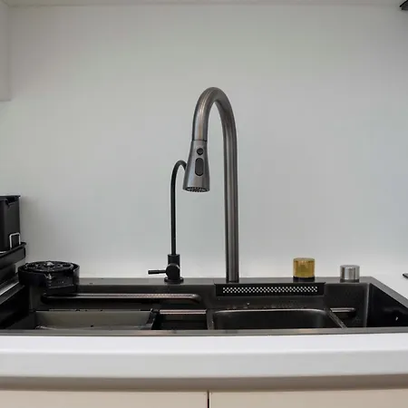 59 Bleu H Center With Freeparking, Ac, And An Extra Large Comfy Bed