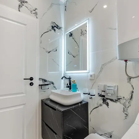 59 Bleu H Center With Freeparking, Ac, And An Extra Large Comfy Bed Apartman *