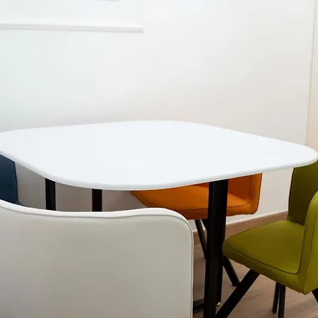 59 Bleu H Center With Freeparking, Ac, And An Extra Large Comfy Bed Kolozsvár