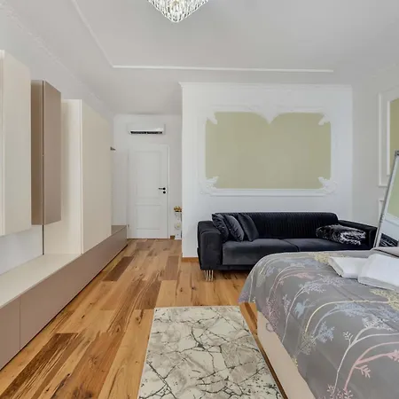 Апартаменты 59 Bleu H Center With Freeparking, Ac, And An Extra Large Comfy Bed Клуж-Напока