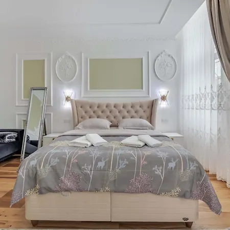 59 Bleu H Center With Freeparking, Ac, And An Extra Large Comfy Bed