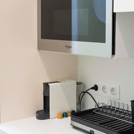 Apartman 59 Bleu H Center With Freeparking, Ac, And An Extra Large Comfy Bed *