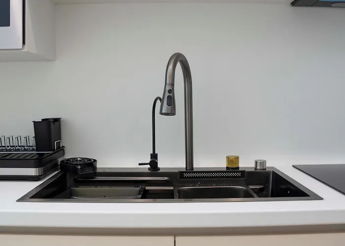 59 Bleu H Center With Freeparking, Ac, And An Extra Large Comfy Bed