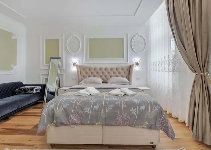 59 Bleu H Center With Freeparking, Ac, And An Extra Large Comfy Bed