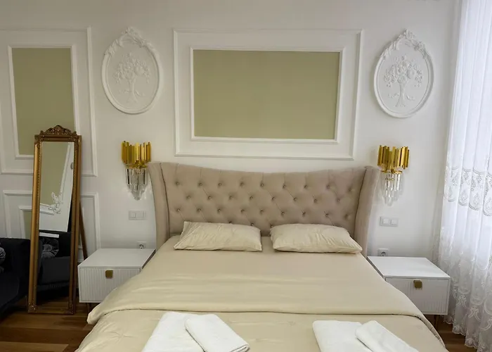 59 Bleu H Center With Freeparking, Ac, And An Extra Large Comfy Bed